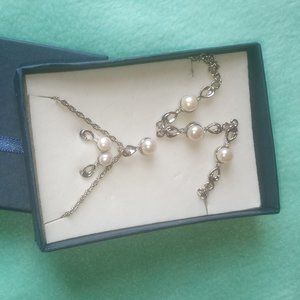 Fashion Silver and Pearl Jewelry set